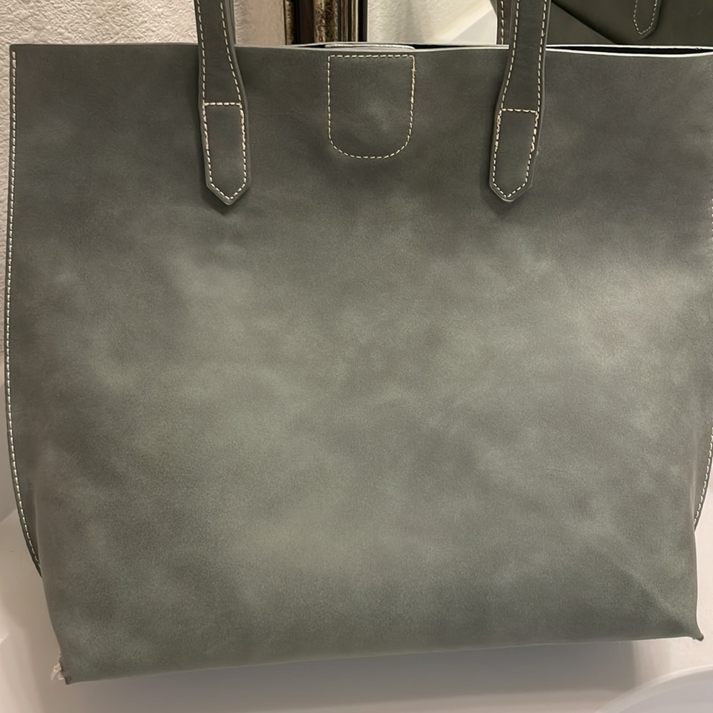 Tote - Picture 2 of 11